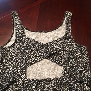 Cutout back! Grey and white summer dress.